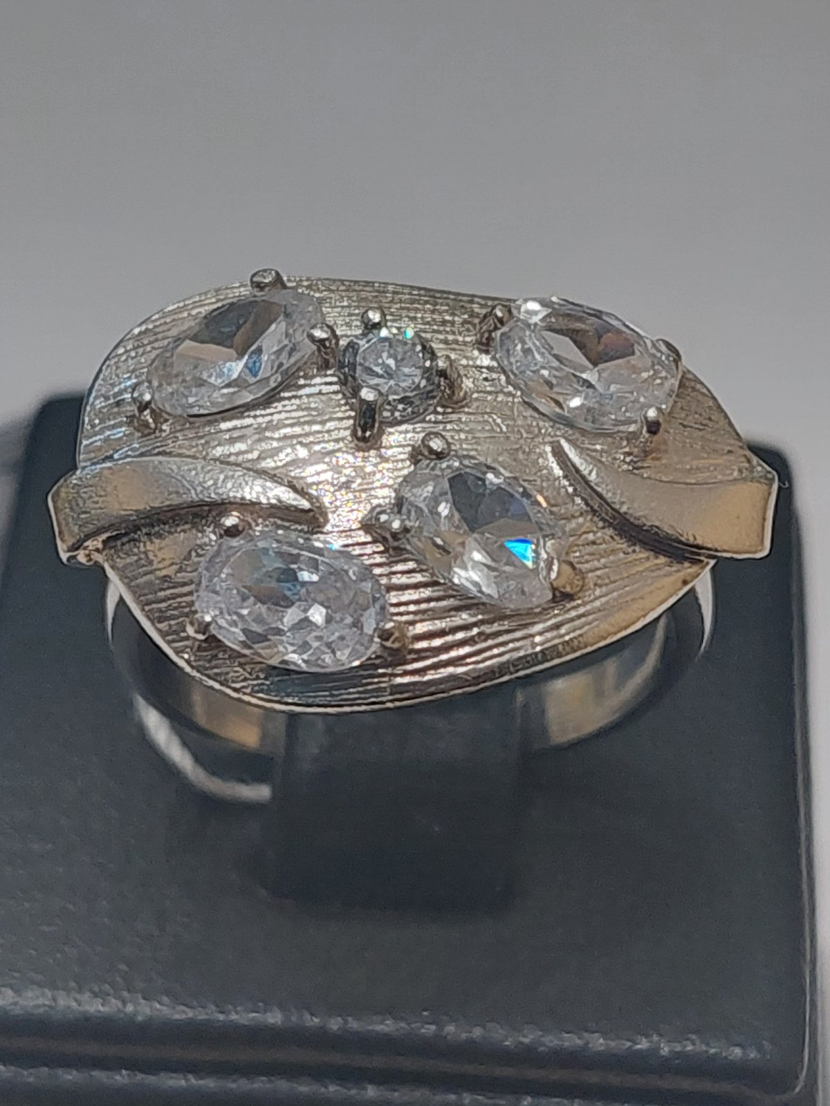 Серебряное кольцо с цирконием (30500270) 3
