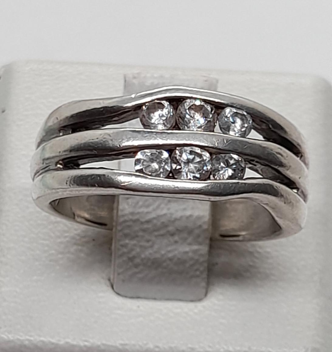 Серебряное кольцо с цирконием (31804590) 0