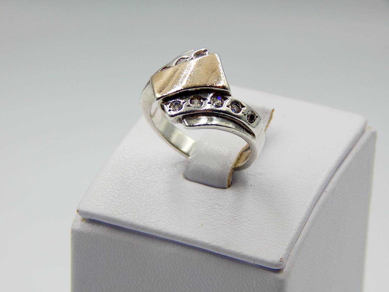 Серебряное кольцо с позолотой и цирконием (31909348) 1