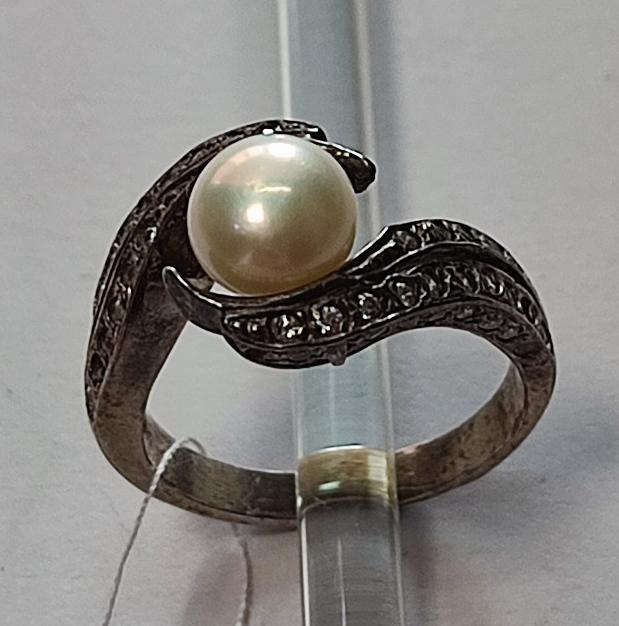 Серебряное кольцо с жемчугом и цирконием (33288955) 0