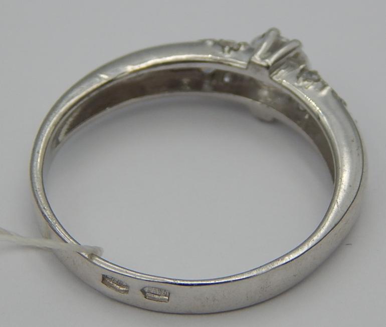 Серебряное кольцо с цирконием (28352261) 1