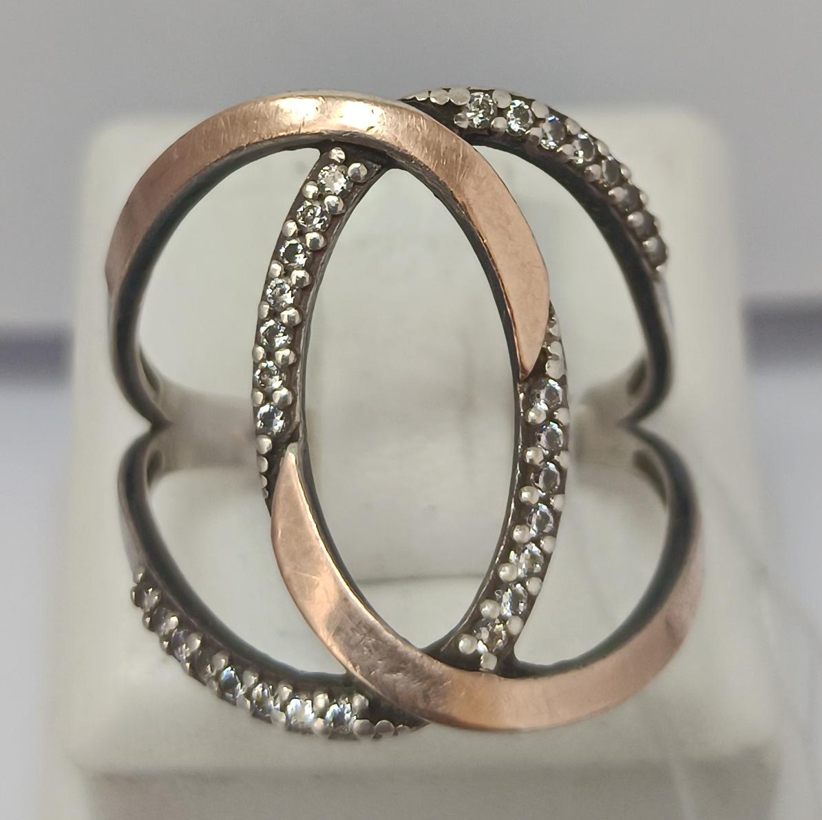Серебряное кольцо с золотой вставкой и цирконием (33809576) 0