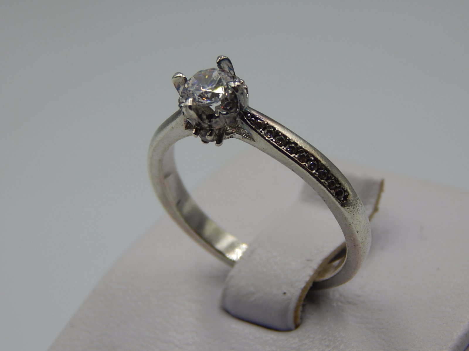 Серебряное кольцо с цирконием (33681028) 1