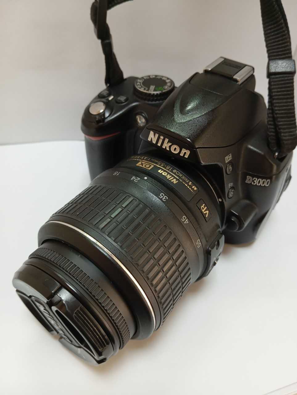 Фотоапарат Nikon D3000 1