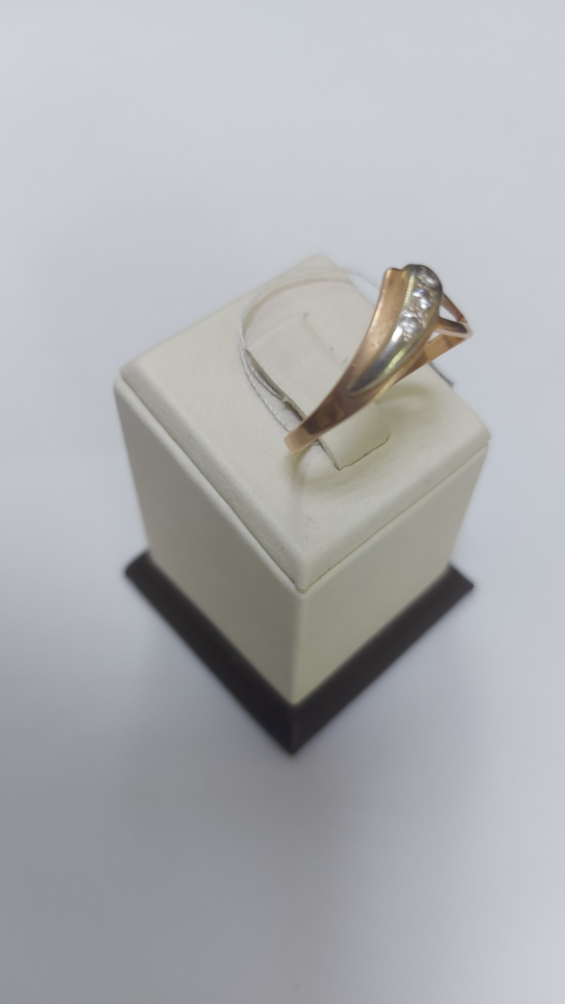 Кольцо из красного и белого золота с цирконием (33399300) 2