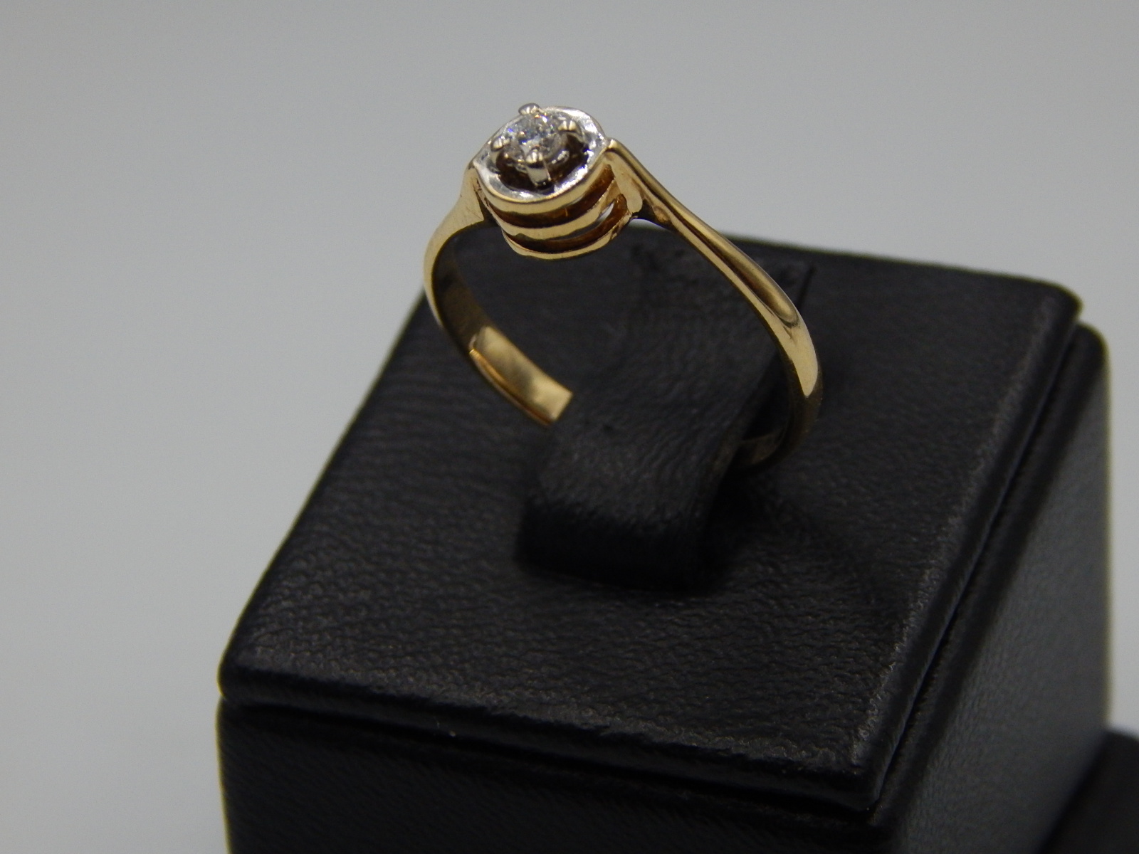 Кольцо из желтого и белого золота с бриллиантом (-ми) (31540989) 1