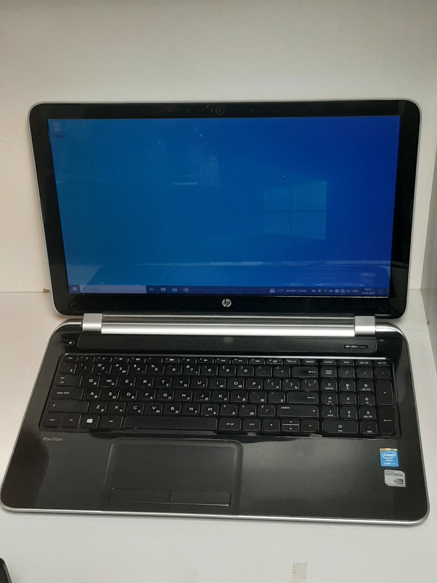 Ноутбук HP Pavilion 15-n090er (F4U42EA) 0