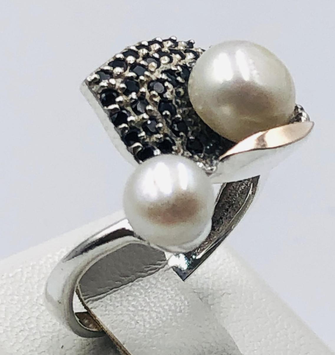 Серебряное кольцо с позолотой, жемчугом и цирконием (33720440) 0