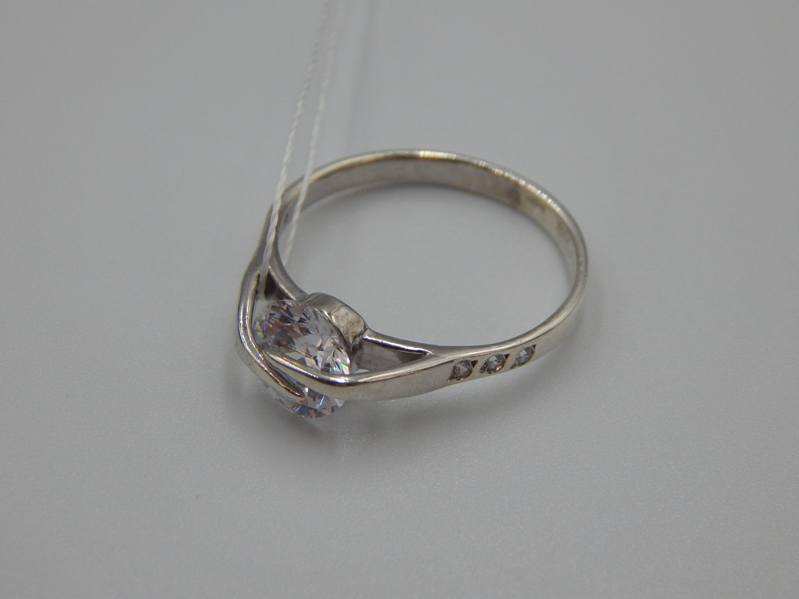 Серебряное кольцо с цирконием (31482894) 1