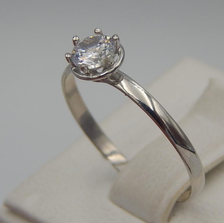 Серебряное кольцо с цирконием (31986915) 1