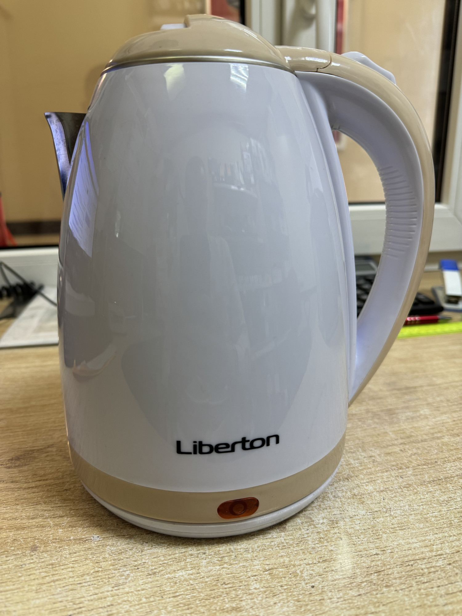 Електрочайник Liberton LEK-6802 1