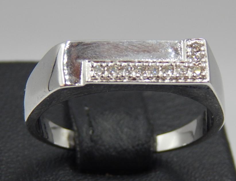 Серебряный перстень с цирконием (30848127) 0