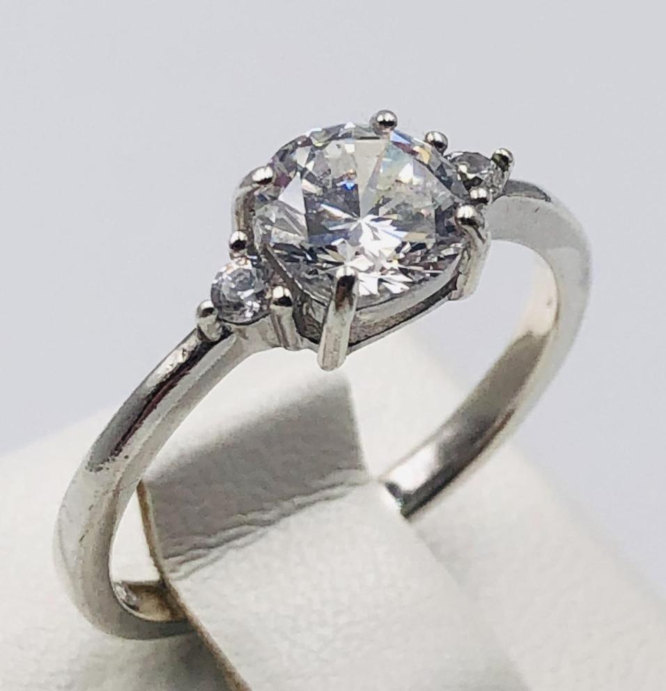 Серебряное кольцо с цирконием (33895230) 0