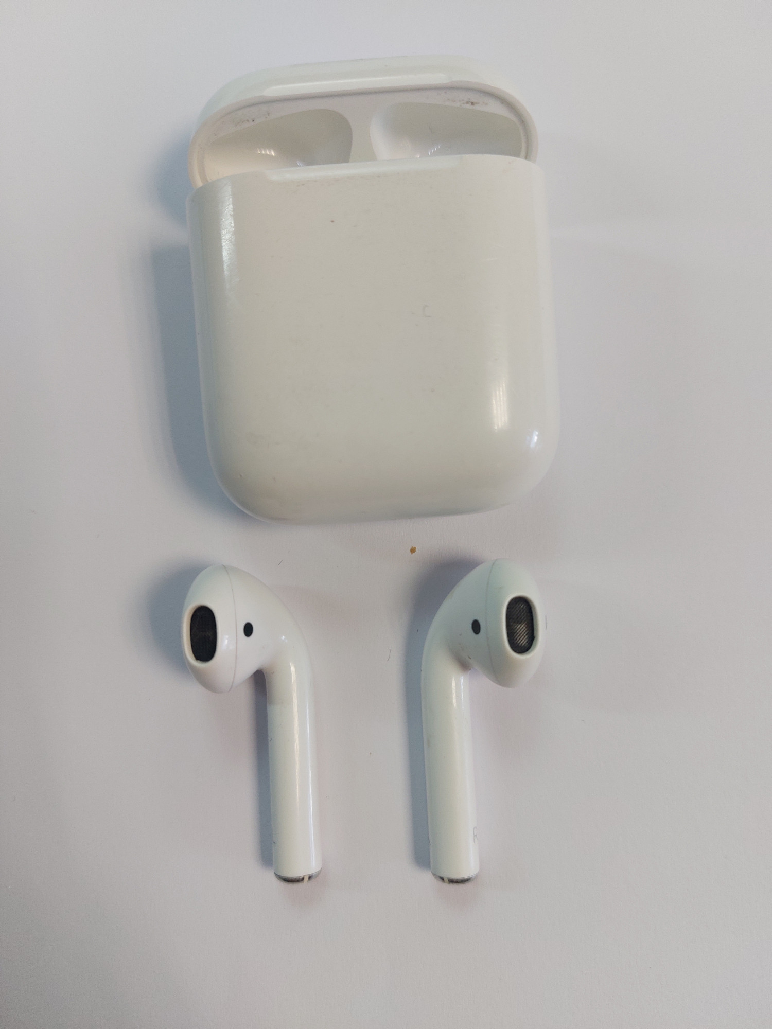 Навушники Apple AirPods 2 with Charging Case (MV7N2) 0