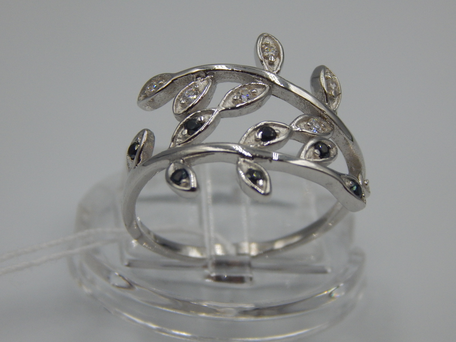 Серебряное кольцо с цирконием (33467081) 0