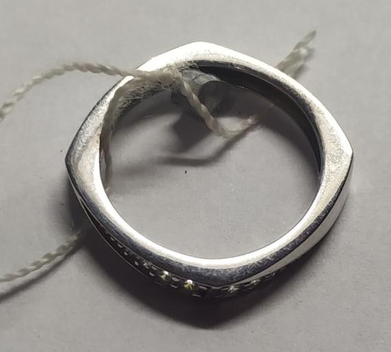 Серебряное кольцо с цирконием (29439964) 1