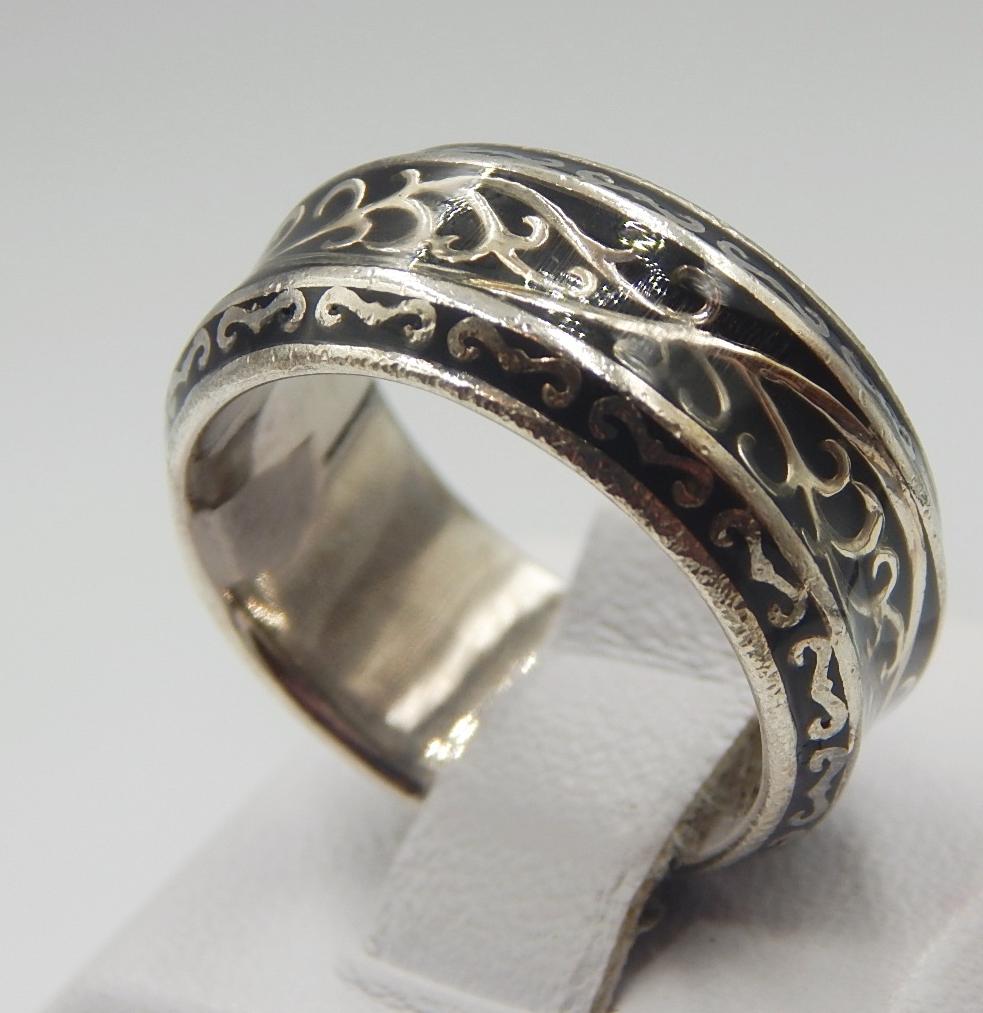 Серебряное кольцо с эмалью (33697347) 1