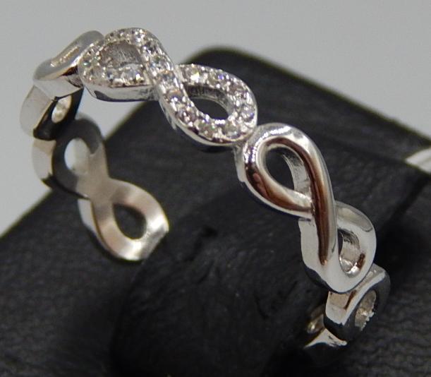 Серебряное кольцо с цирконием (30506635) 0