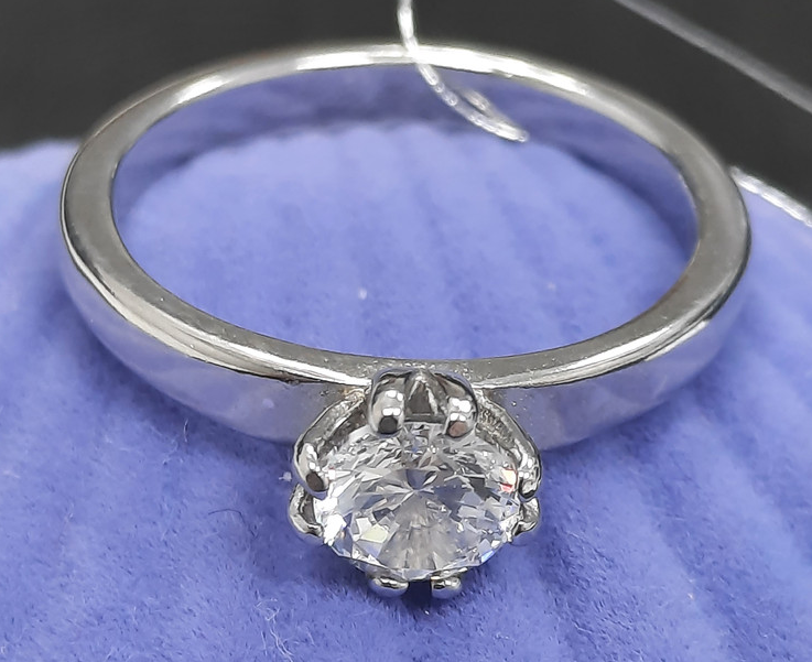 Серебряное кольцо с цирконием (31277668) 0