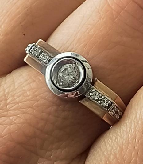 Перстень из красного и белого золота с цирконием (32634699) 5