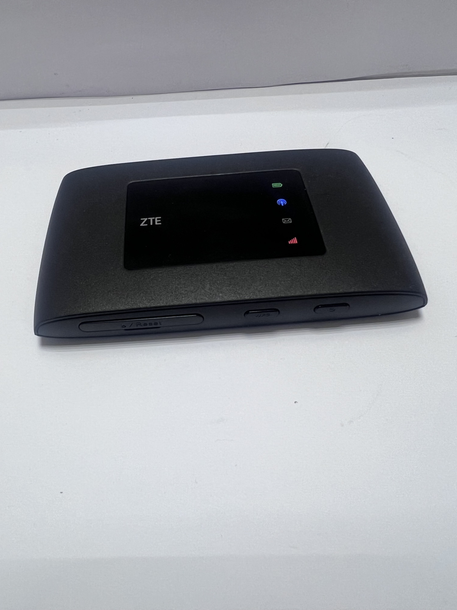 Модем 4G/3G+ Wi-Fi роутер ZTE MF920T 1