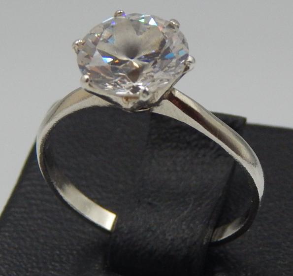 Серебряное кольцо с цирконием (32440642) 0