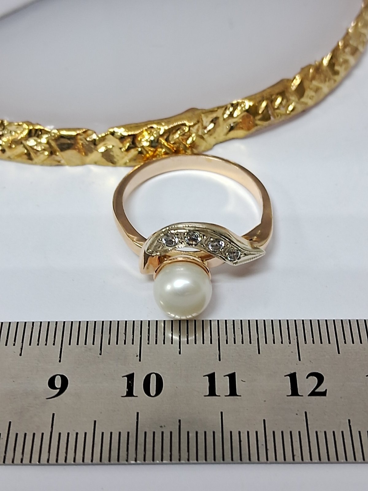 Кольцо из красного и белого золота с цирконием и жемчугом (33758479) 3