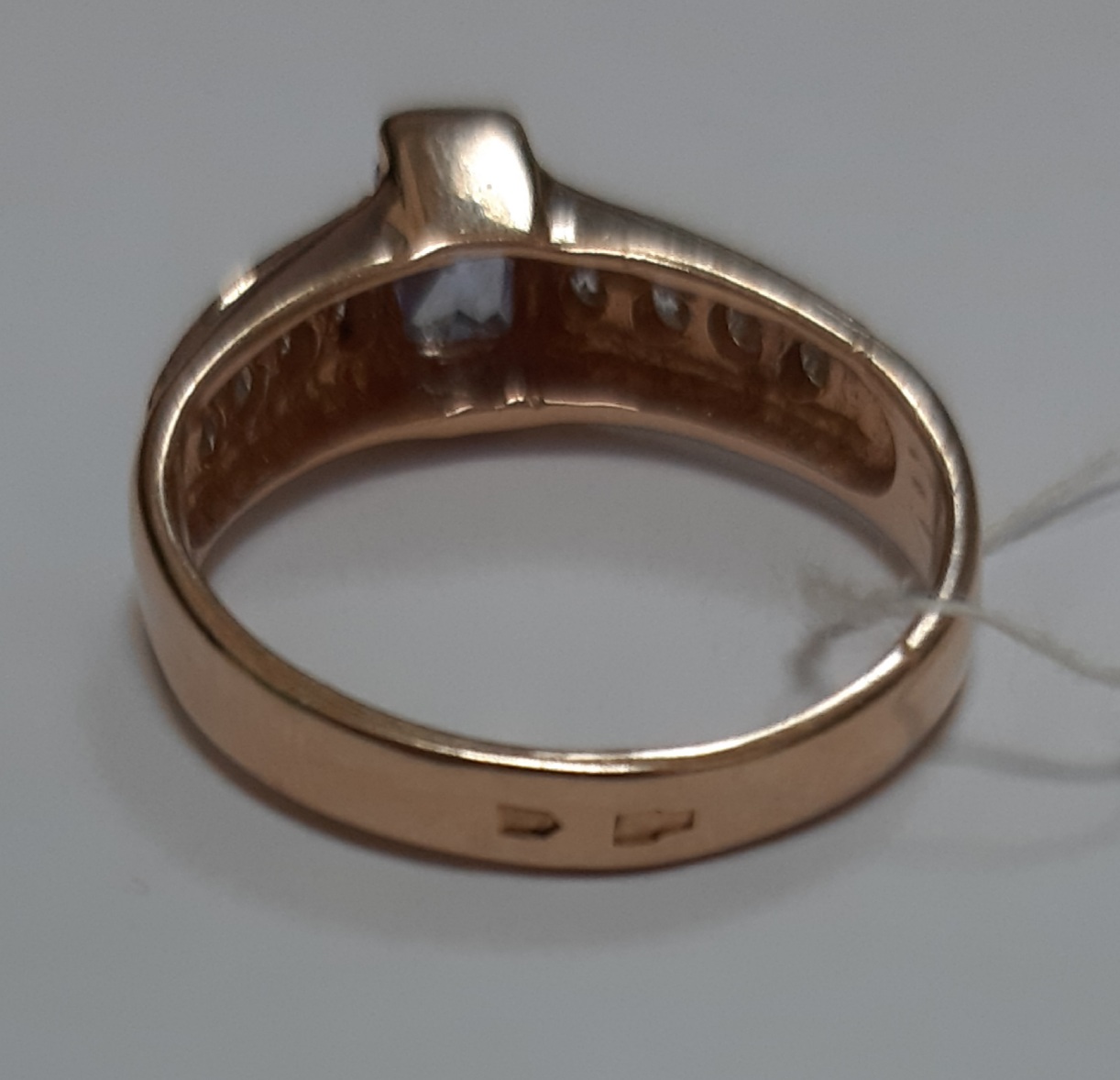 Кольцо из красного и белого золота с цирконием (31386146)  17