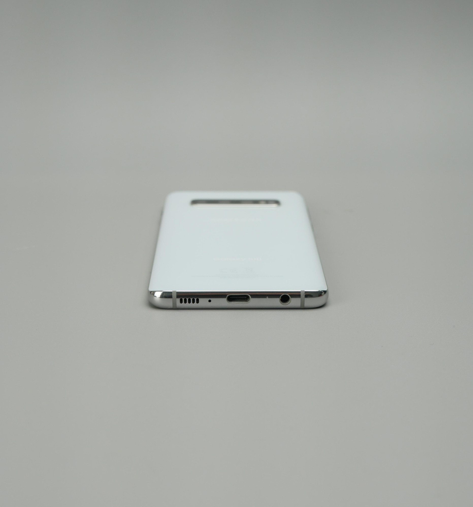 Samsung Galaxy S10 (SM-G973F) 8/128Gb White 12