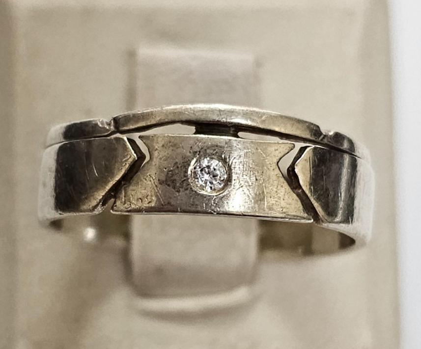 Серебряное кольцо с цирконием (33791029) 0