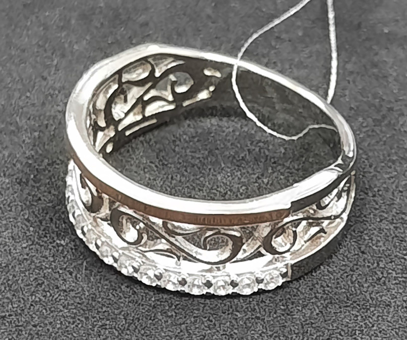 Серебряное кольцо с цирконием (31299368) 0