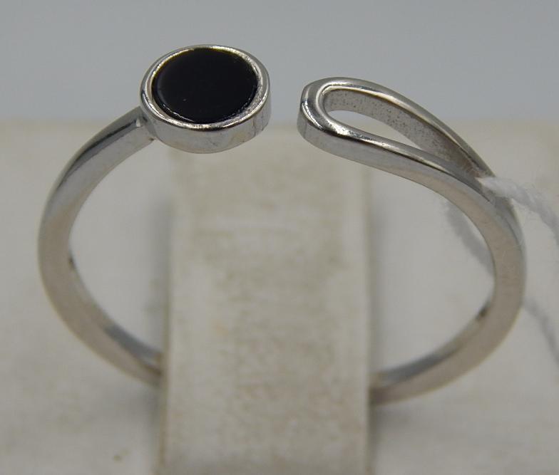 Серебряное кольцо с ониксом (30529029)  0