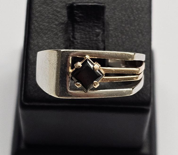 Перстень из красного и белого золота с цирконием (33112658) 0