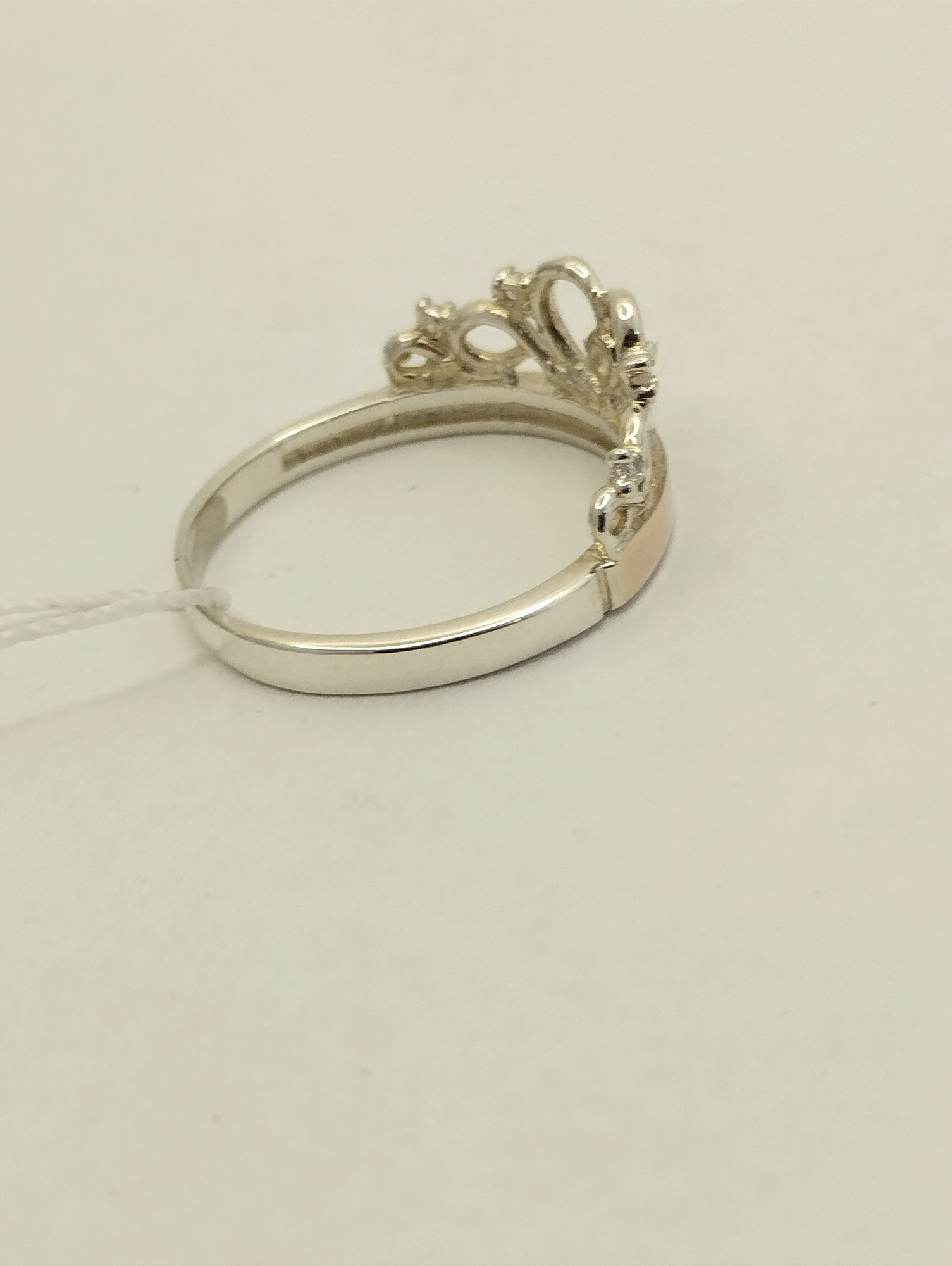 Серебряное кольцо с золотой вставкой и цирконием (33385538) 3