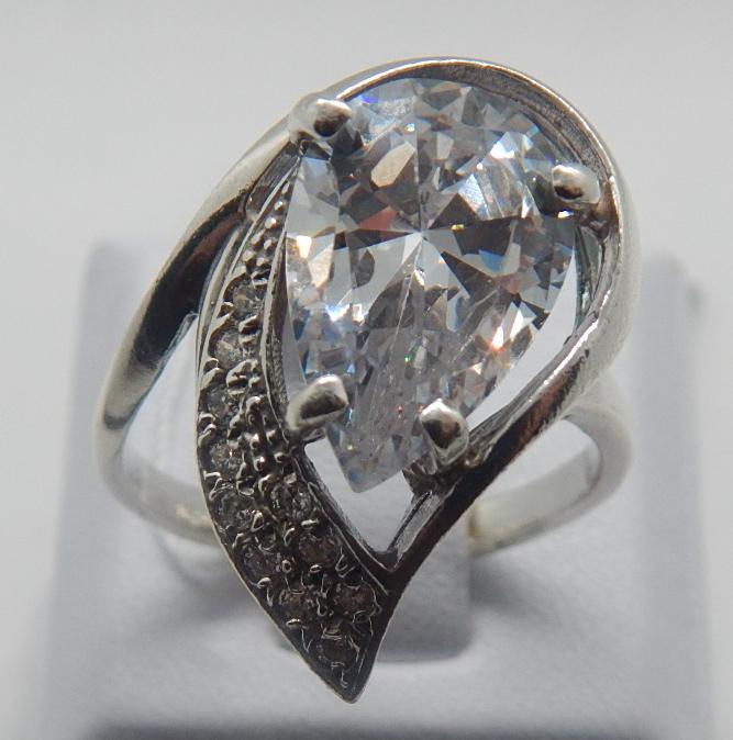 Серебряное кольцо с цирконием (32440632) 0