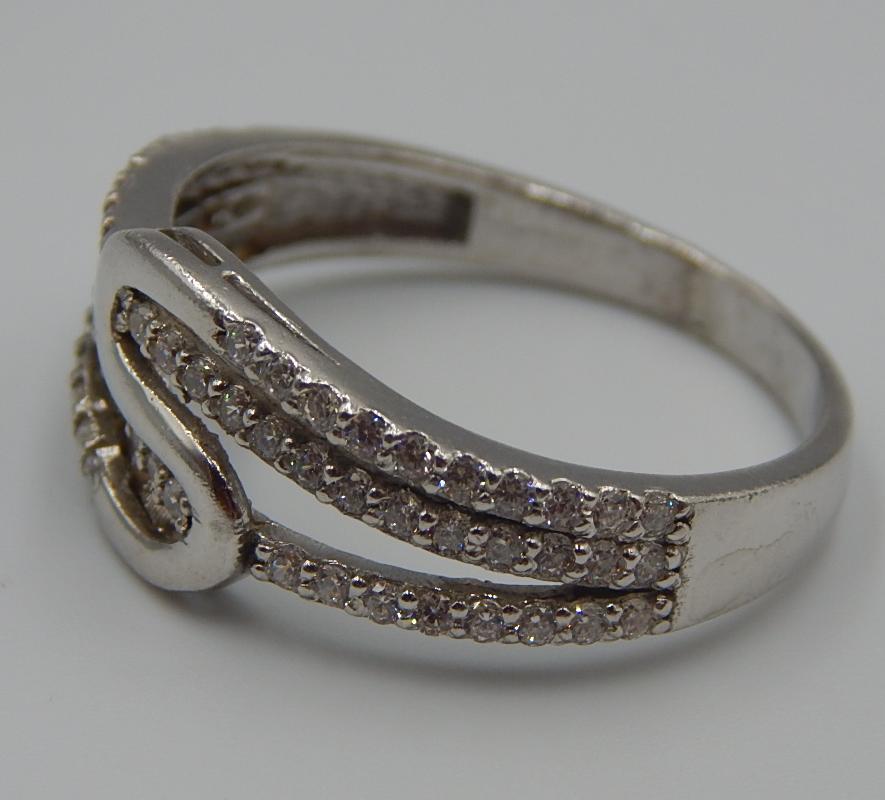 Серебряное кольцо с цирконием (33336803) 1