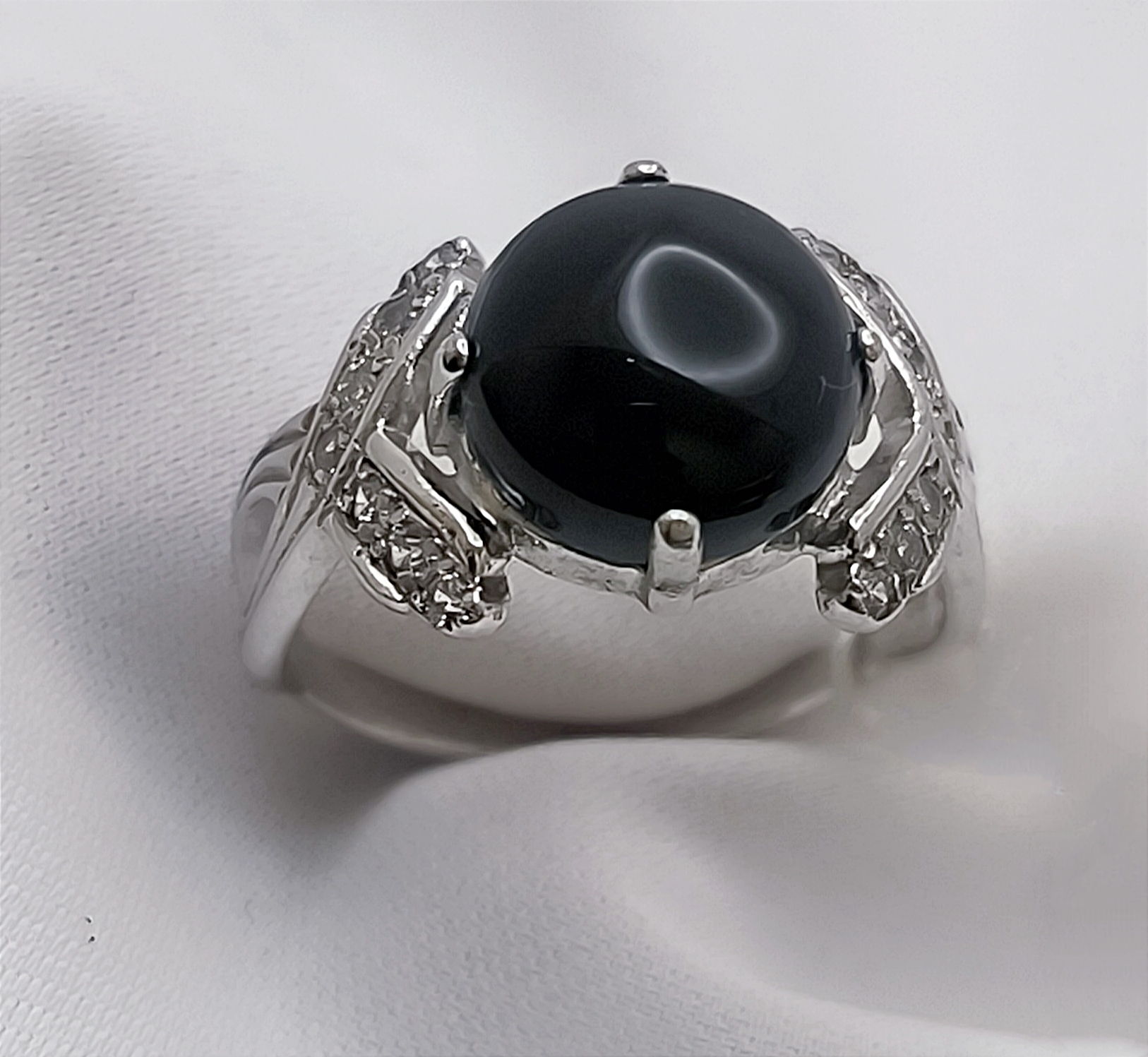 Серебряное кольцо с цирконием и ониксом (33454398) 0