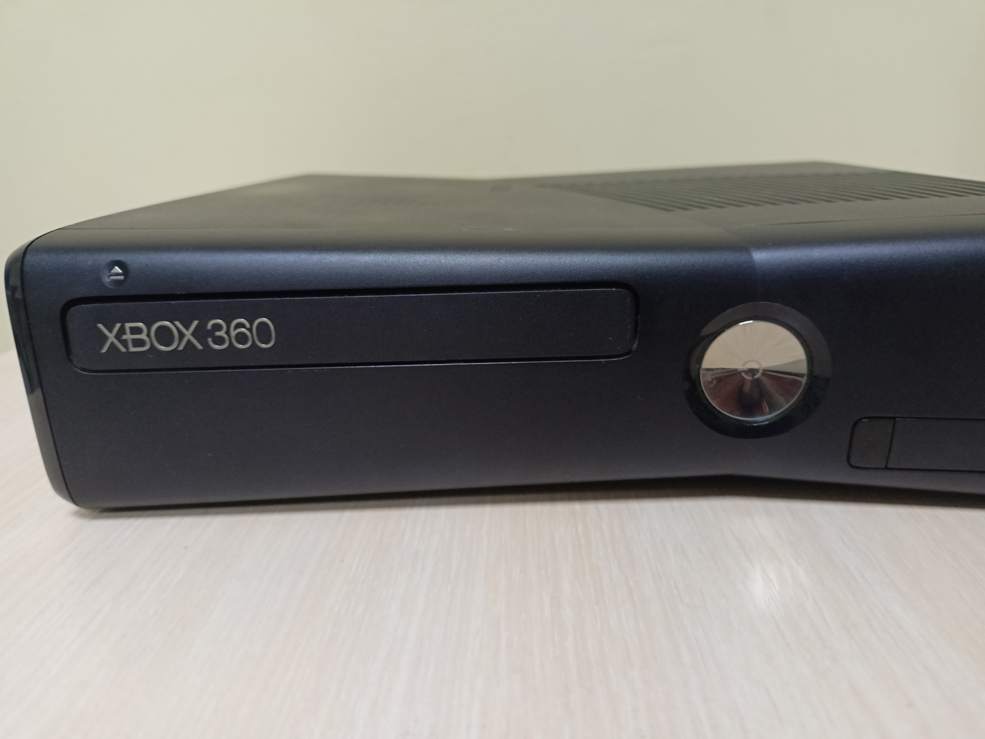 Ігрова приставка Microsoft Xbox 360 S 1000Gb  1