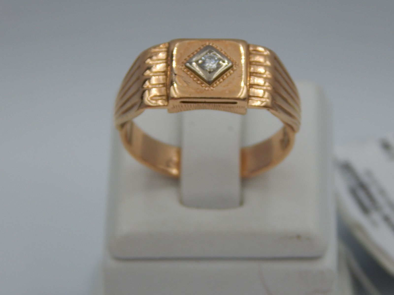 Перстень из красного и белого золота с бриллиантом (-ми) (31200475) 1
