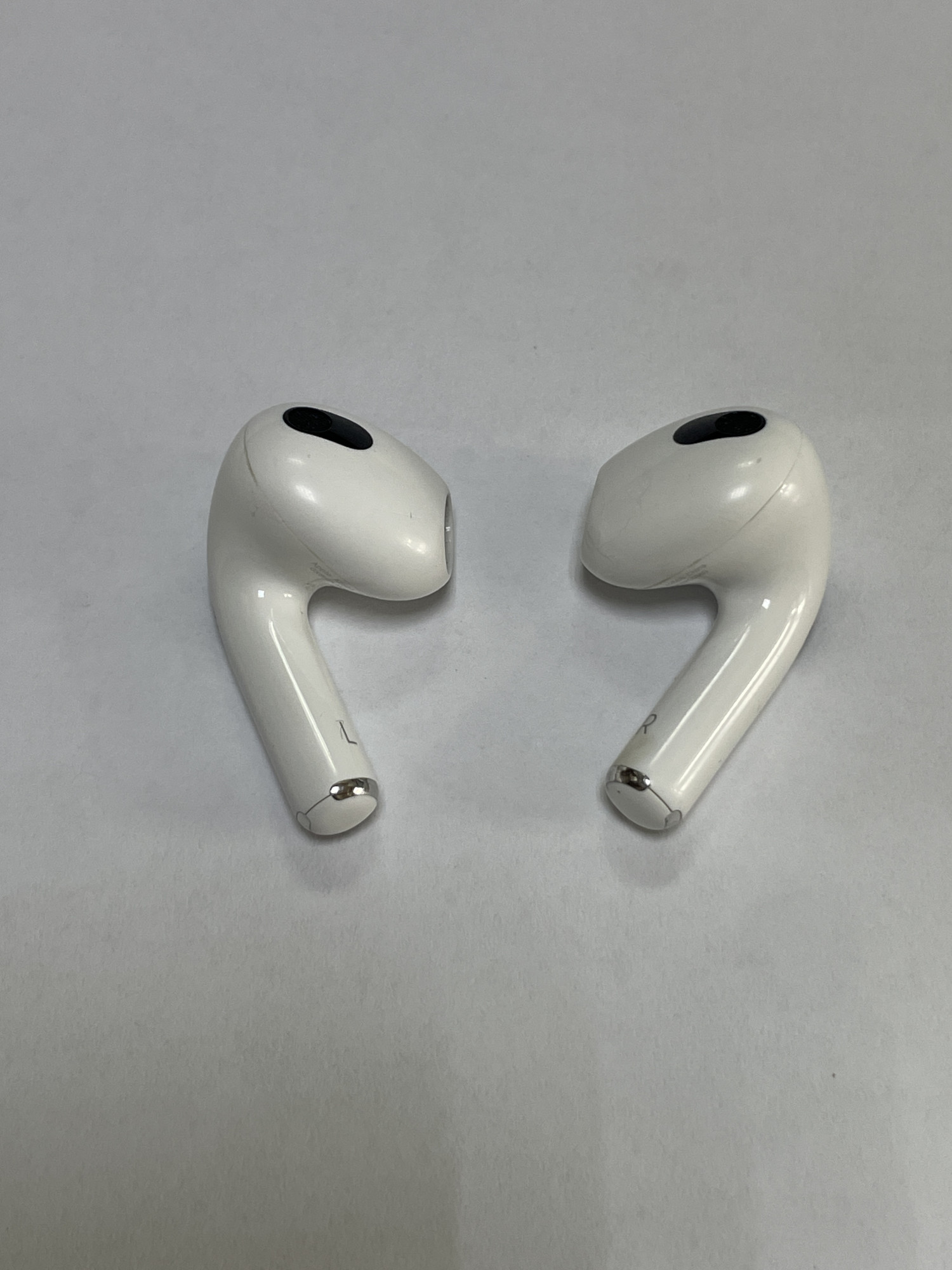 Навушники Apple AirPods 3 with Lightning Charging Case (MPNY3TY/A) 4