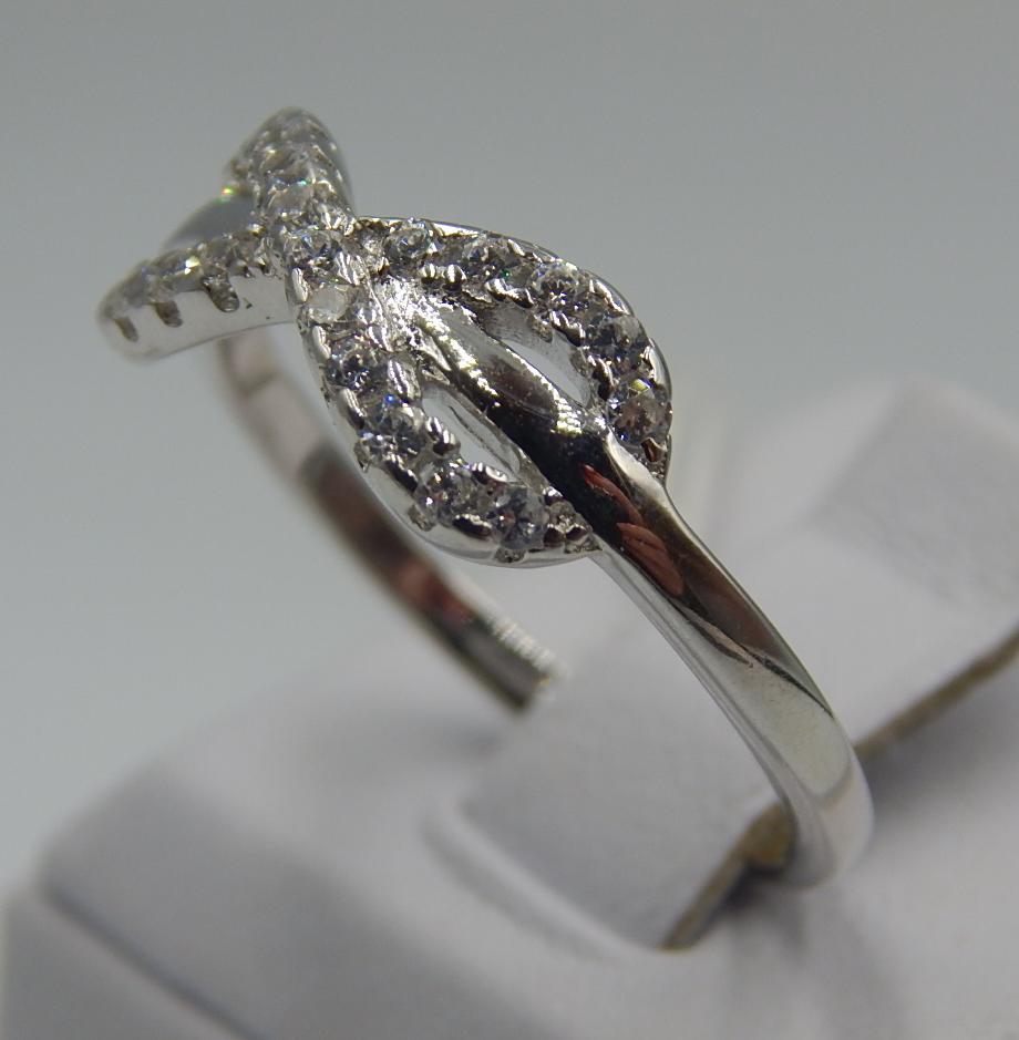 Серебряное кольцо с цирконием (33751190) 1