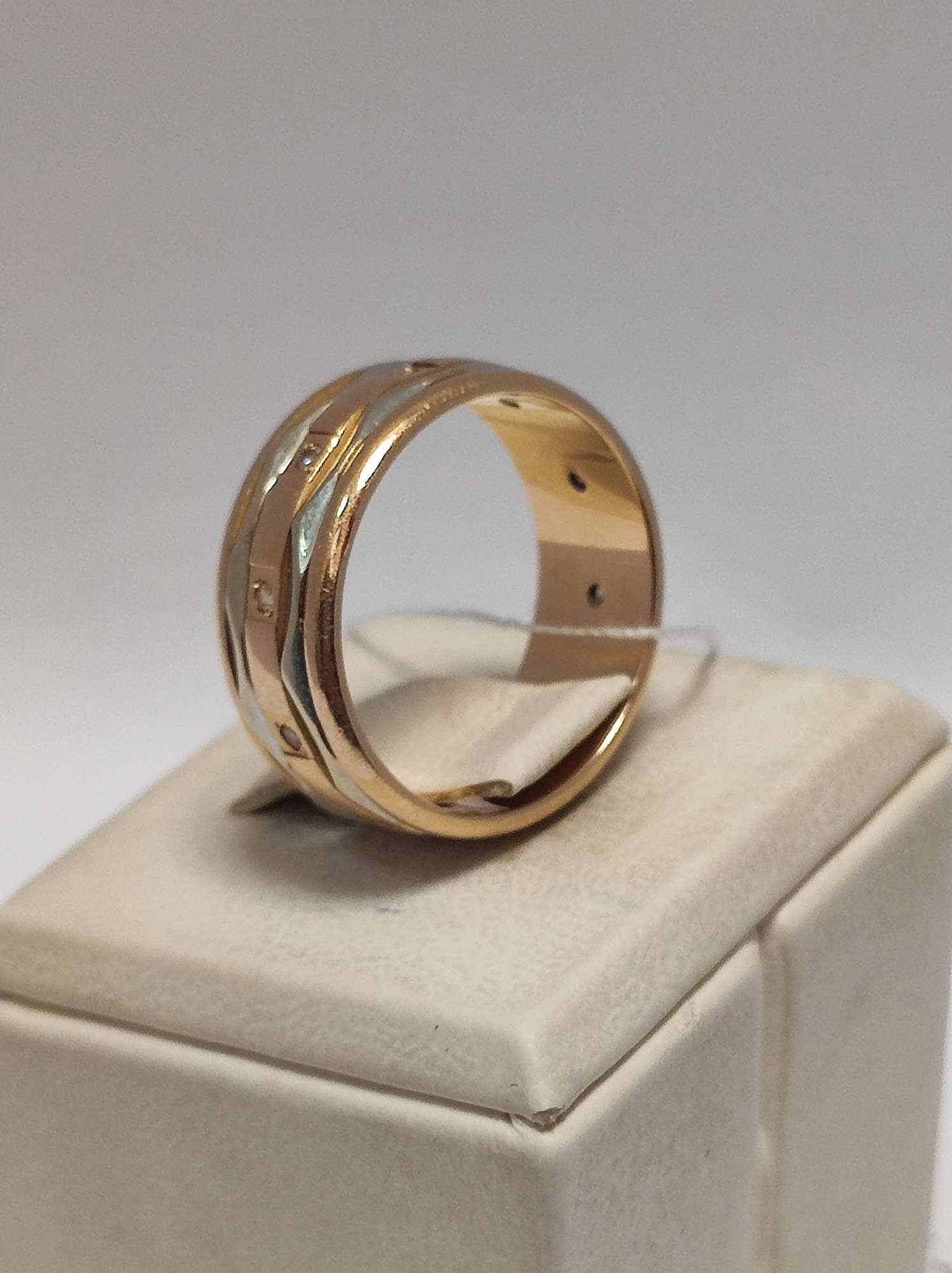 Обручальное кольцо из красного и белого золота с цирконием (33808569) 3