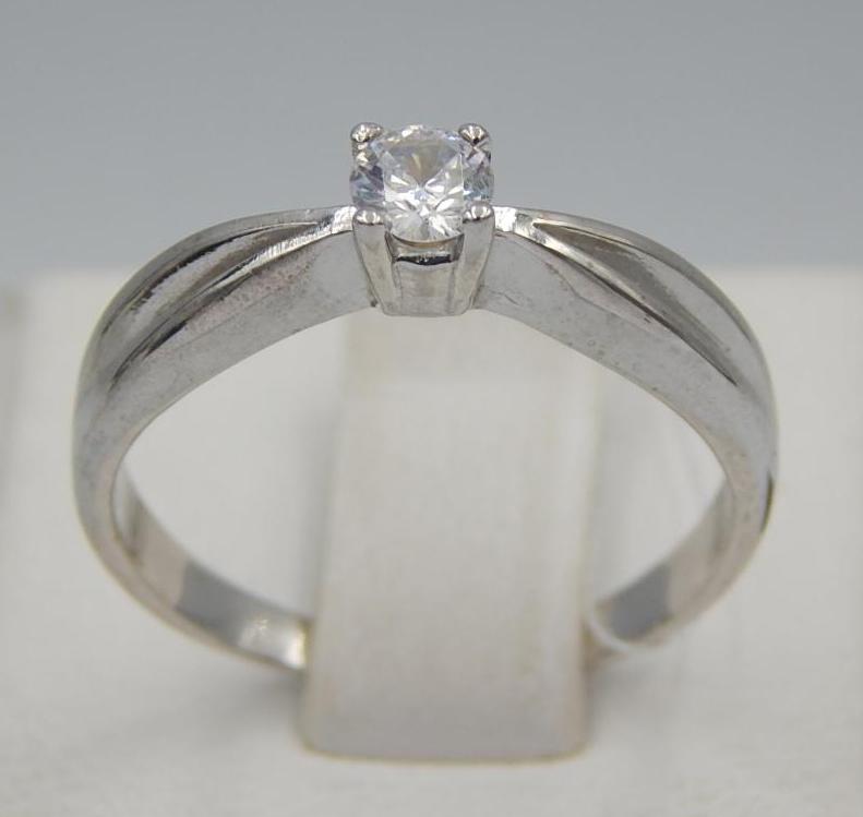 Серебряное кольцо с цирконием (30515240) 0