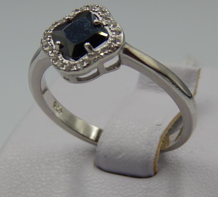 Серебряное кольцо с цирконием (32412775) 1