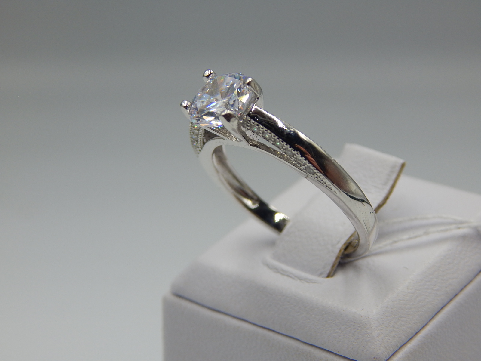 Серебряное кольцо с цирконием (33016626) 2