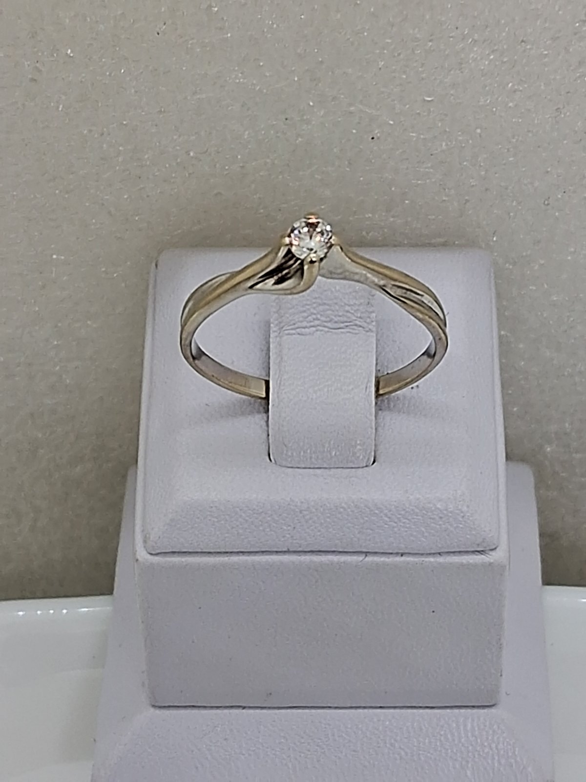 Кольцо из белого золота с цирконием (33030380) 0