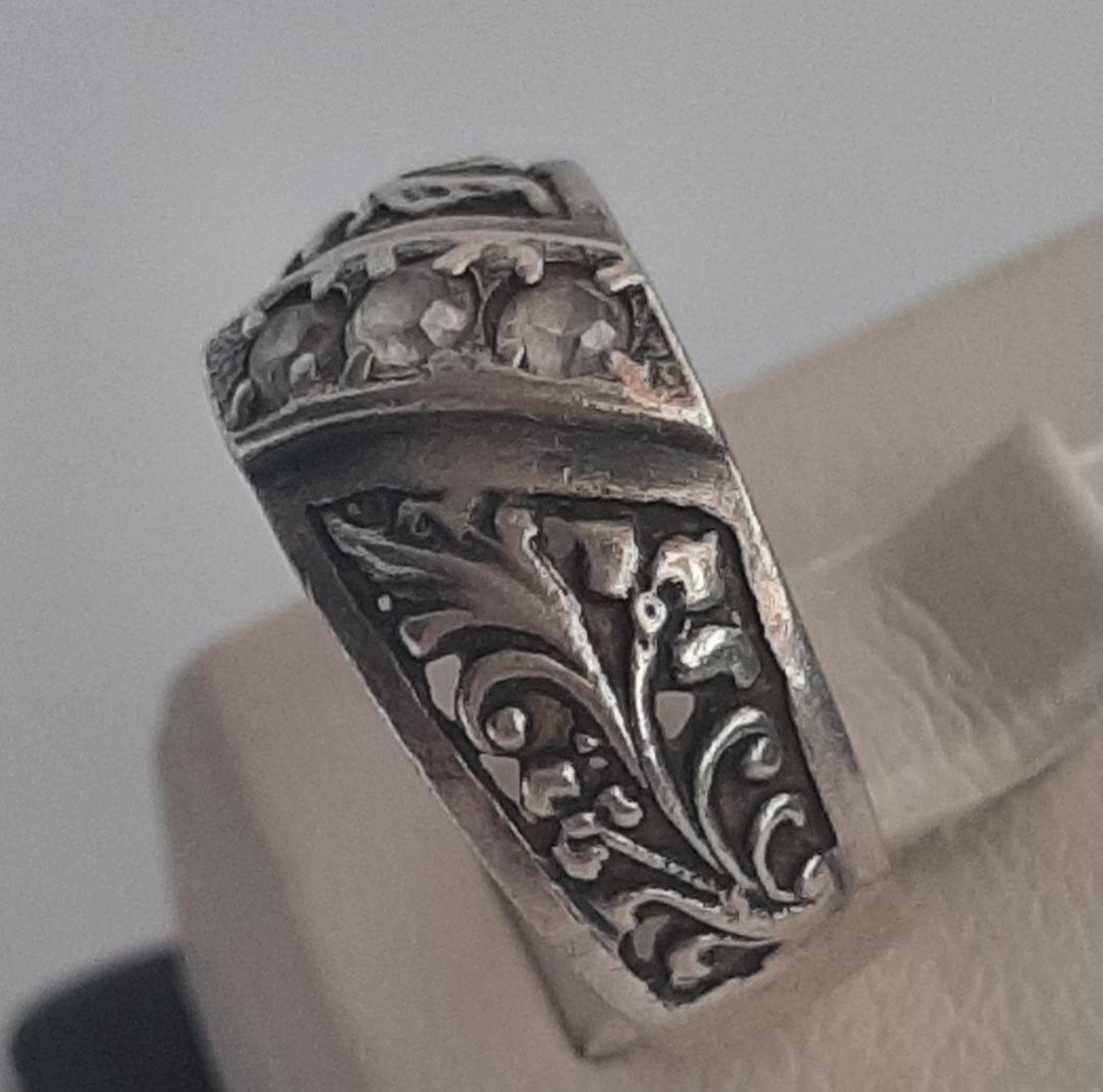 Серебряное кольцо с цирконием (33673337) 1