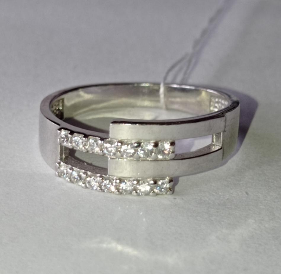 Серебряное кольцо с цирконием (15470674) 0