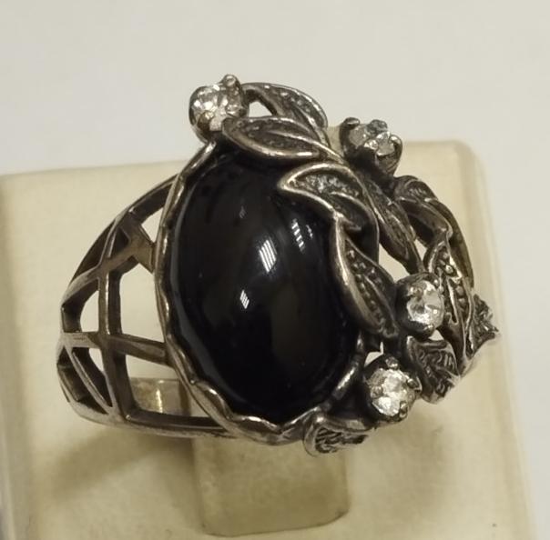 Серебряное кольцо с ониксом и цирконием (33678408) 0