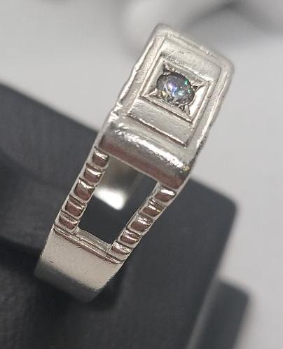 Серебряный перстень с цирконием (31808785) 1